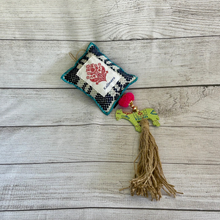 Load image into Gallery viewer, Kalimera Pillow Gouria
