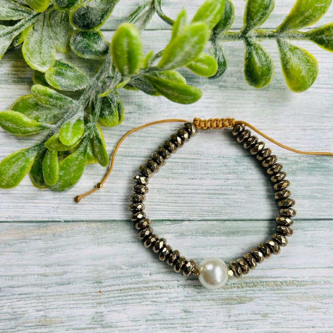 Single Pearl and Bead Bracelet